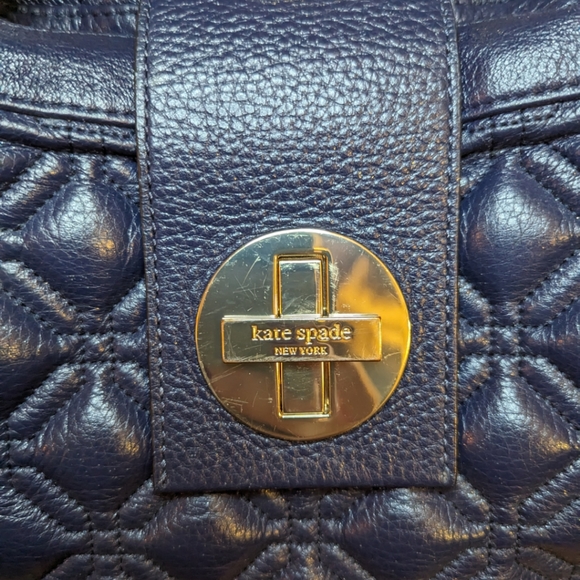 Quilted large Kate Spade navy leather bag with gold chain and leather straps. - Picture 4 of 6